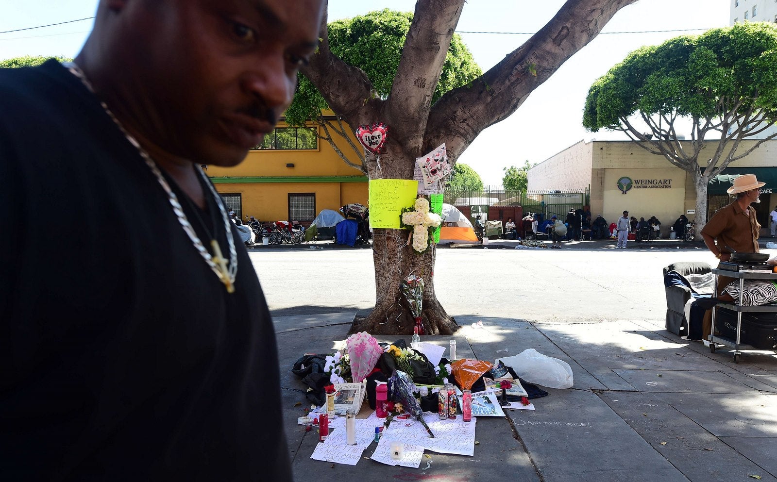 Un hombre sin hogar presuntamente disparado por la policía de Los Ángeles.