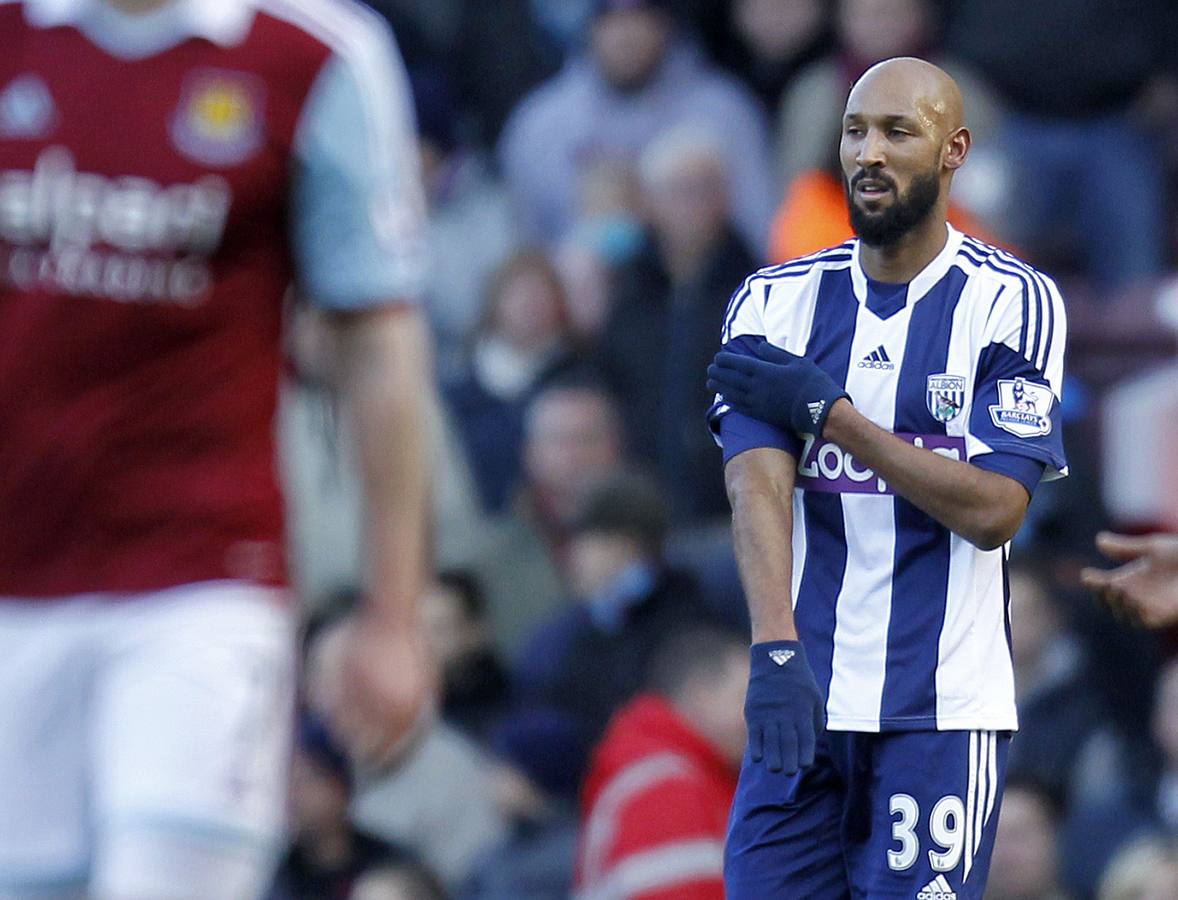 Nicolas Anelka. Tras anotar un gol con su equipo el West Bromwich Albion ante el West Ham United, el delantero francés realizó el gesto denominado 'quenelle', considerado de carácter antisemita en el país galo. Anelka aclaró más tarde en su cuenta de Twitter que el gesto sólo era en apoyo a un amigo, el comediante Dieudonné.