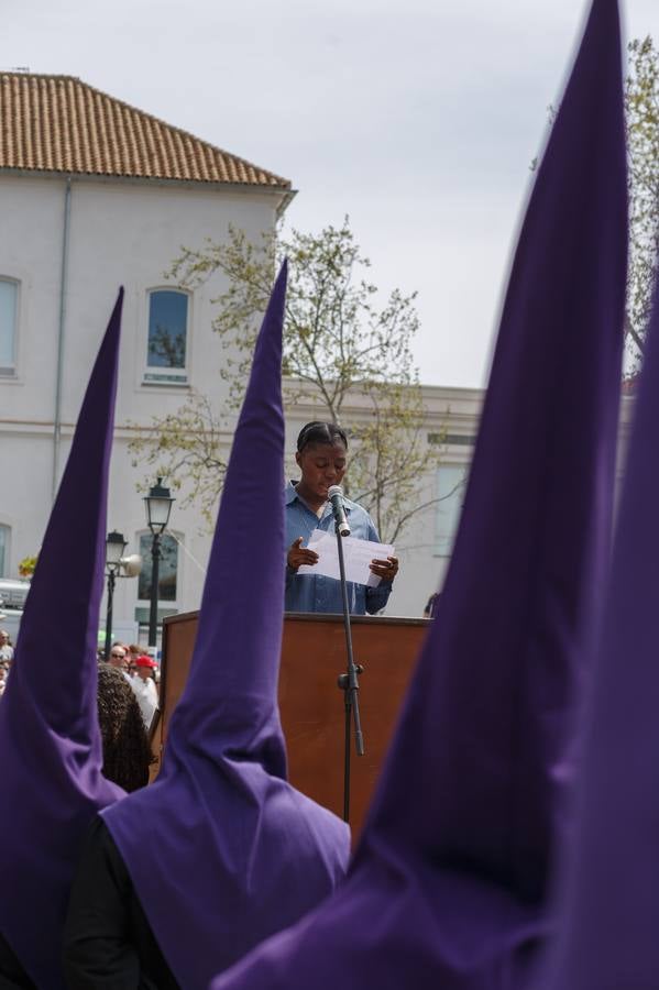 Miles de personas rezan por las tres gracias del Cristo de Favores de Granada