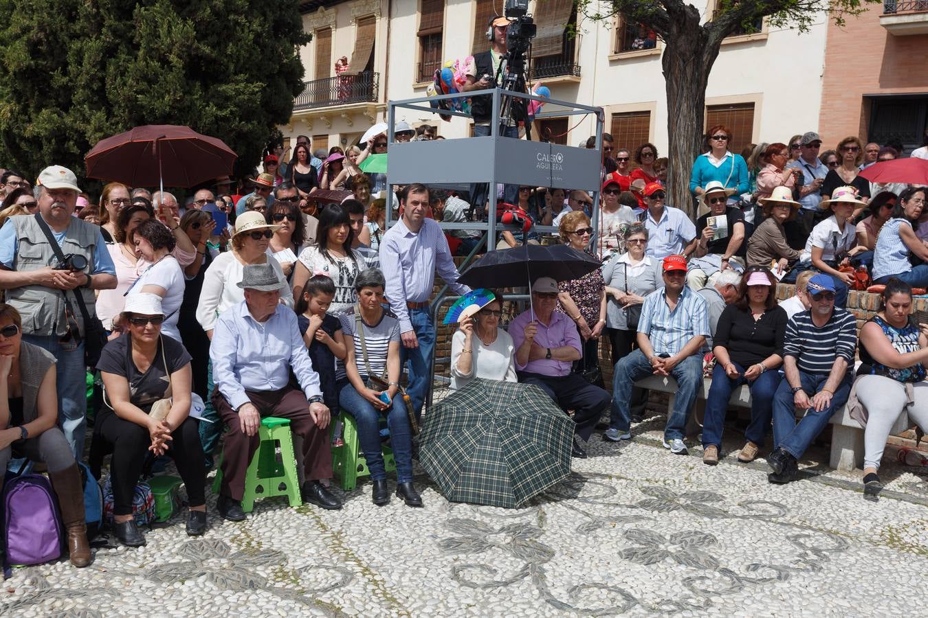 Miles de personas rezan por las tres gracias del Cristo de Favores de Granada