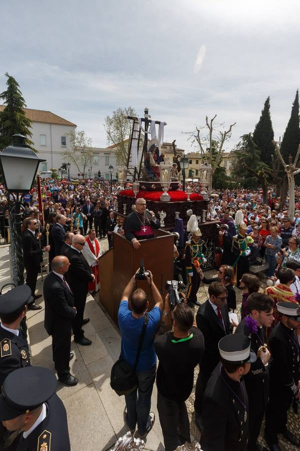 Miles de personas rezan por las tres gracias del Cristo de Favores de Granada