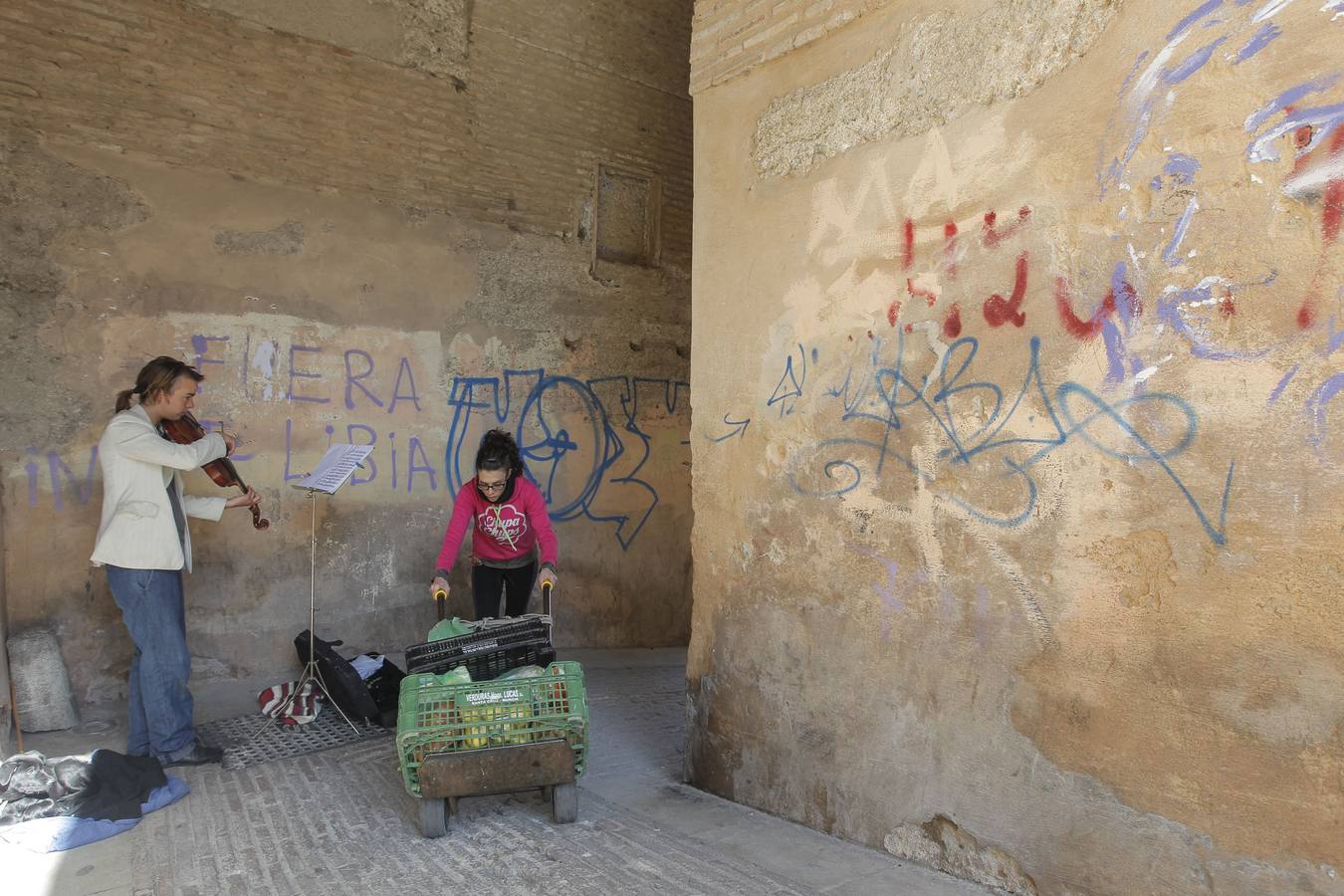 Nuevos grafitis en el Arco de las Pesas y Plaza Larga
