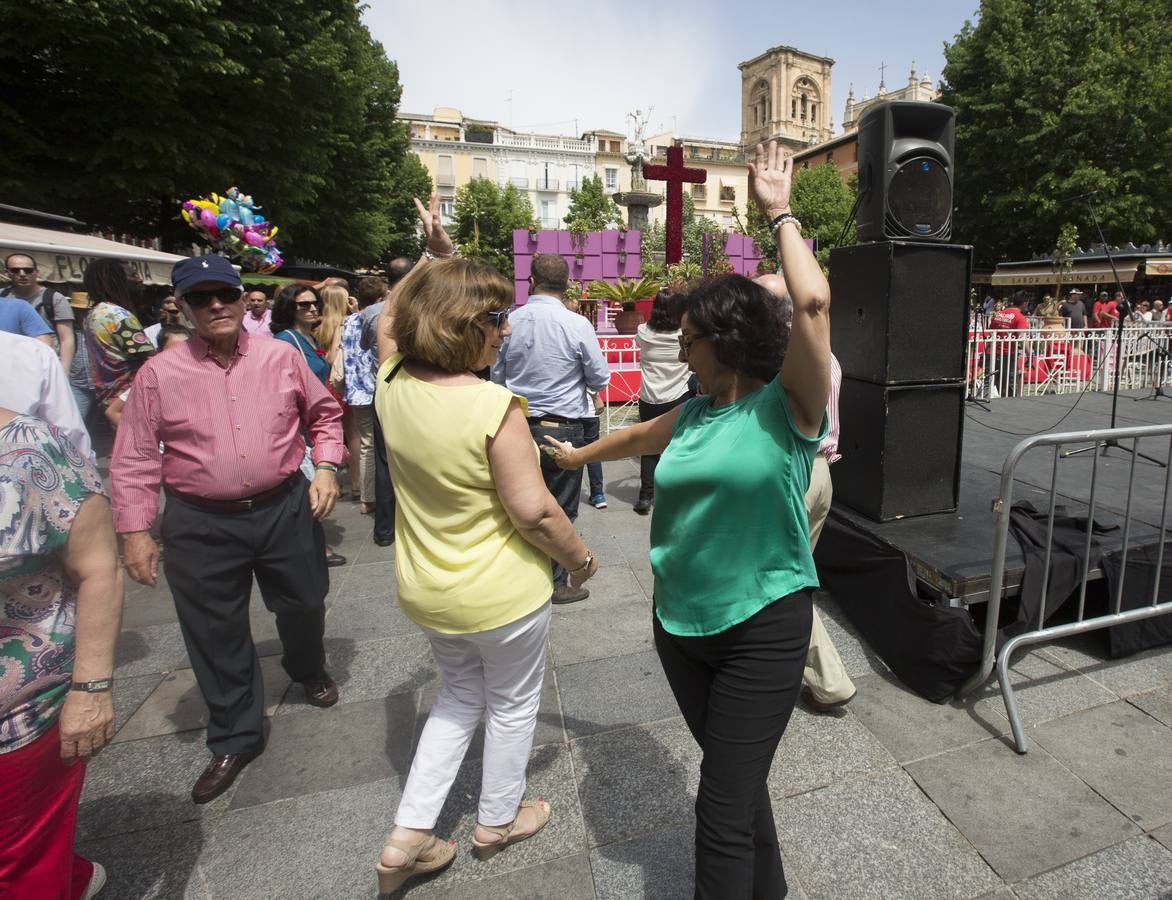 Calor y color en el Día de la Cruz