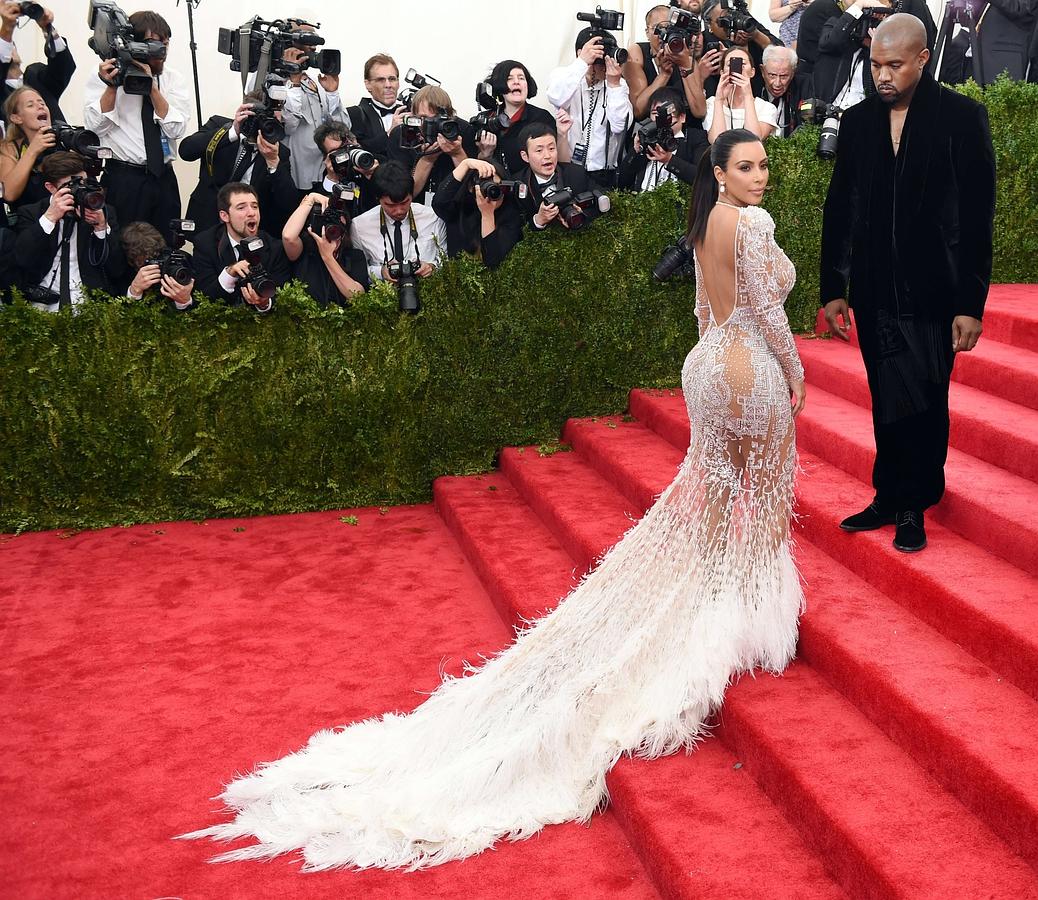 Kim Kardashian y Kanye West llegan al Museo Metropolitano para la Gala del Costume Institute del Arte en honor de la última exhibición del museo "China: A través del espejo" en Nueva York.