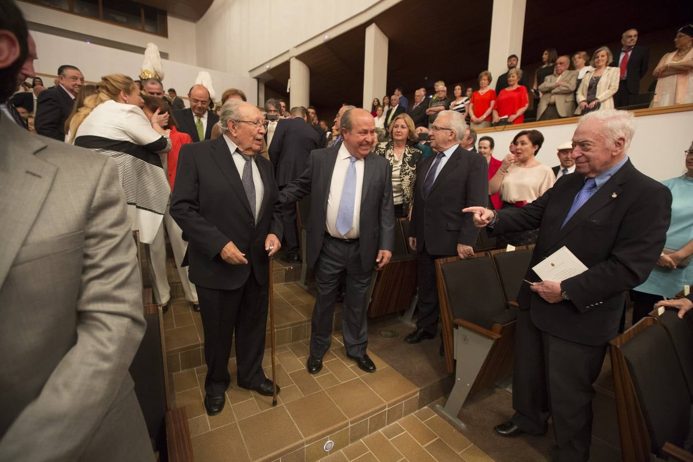 Guillén reivindica el &quot;tono elegíaco&quot; de la poesía, que se alimenta del &quot;tiempo&quot;