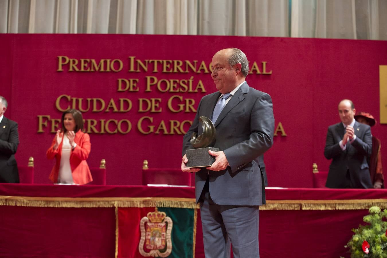 Guillén reivindica el &quot;tono elegíaco&quot; de la poesía, que se alimenta del &quot;tiempo&quot;