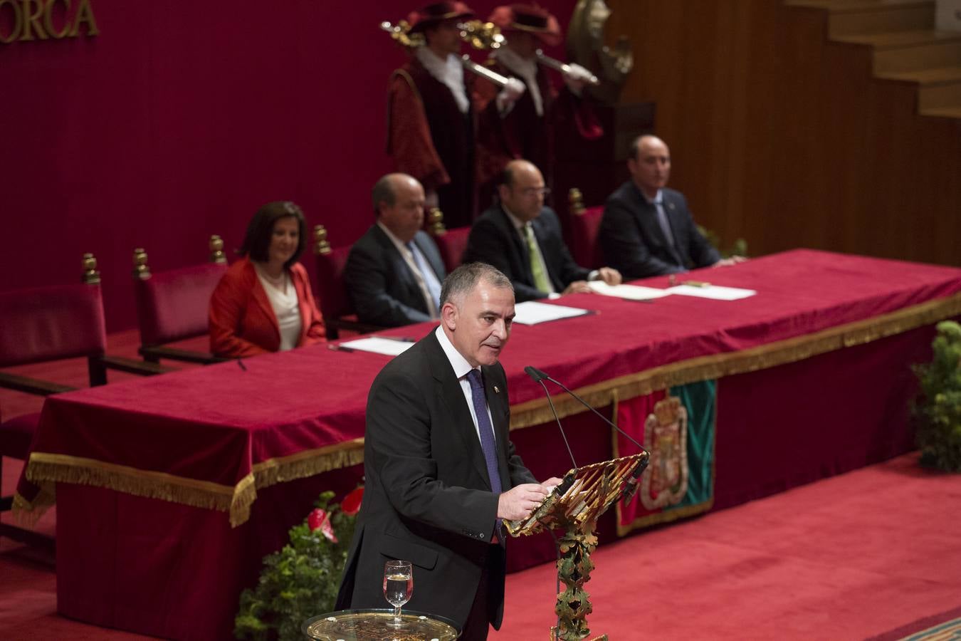 Guillén reivindica el &quot;tono elegíaco&quot; de la poesía, que se alimenta del &quot;tiempo&quot;