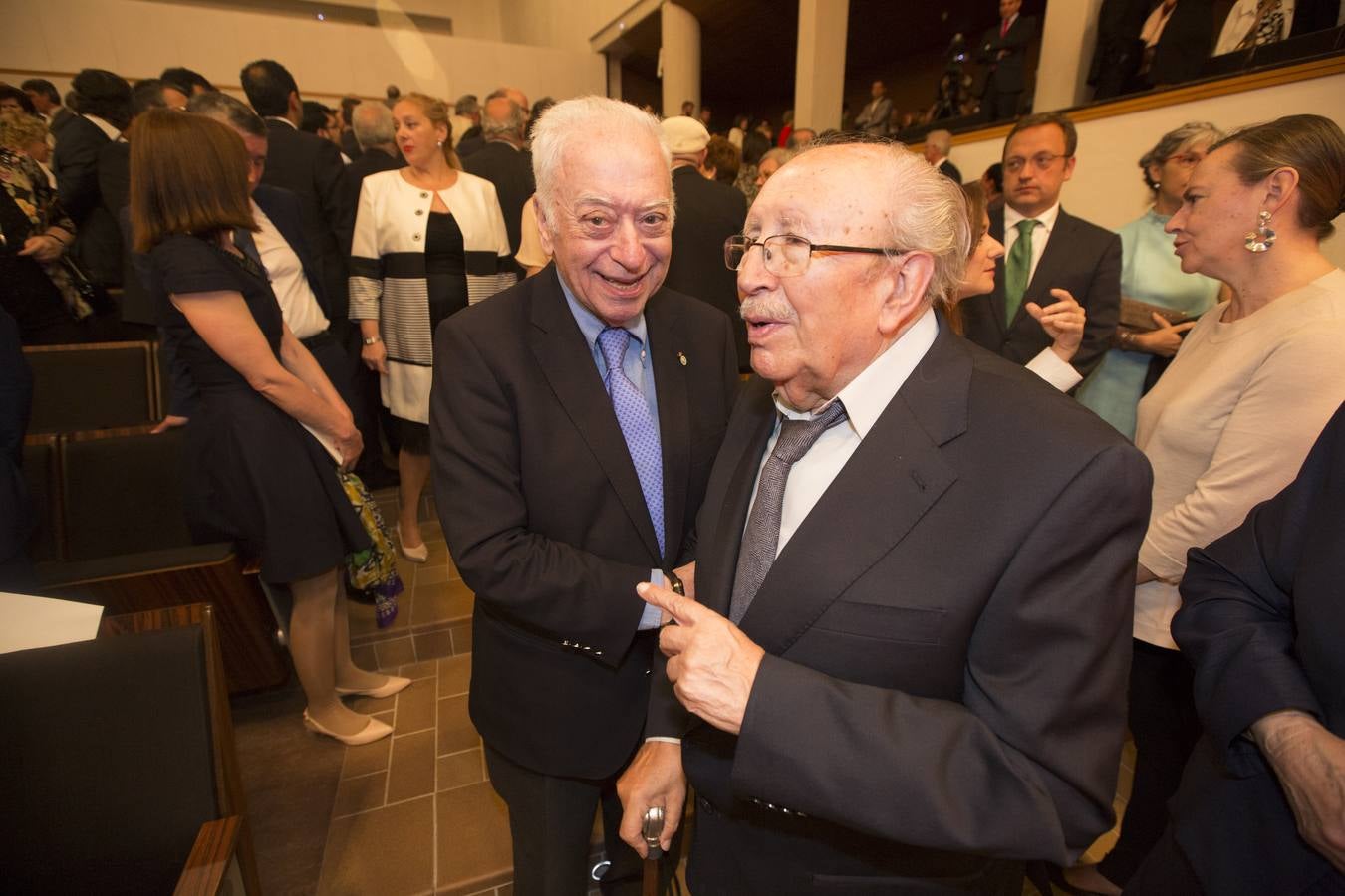 Guillén reivindica el &quot;tono elegíaco&quot; de la poesía, que se alimenta del &quot;tiempo&quot;