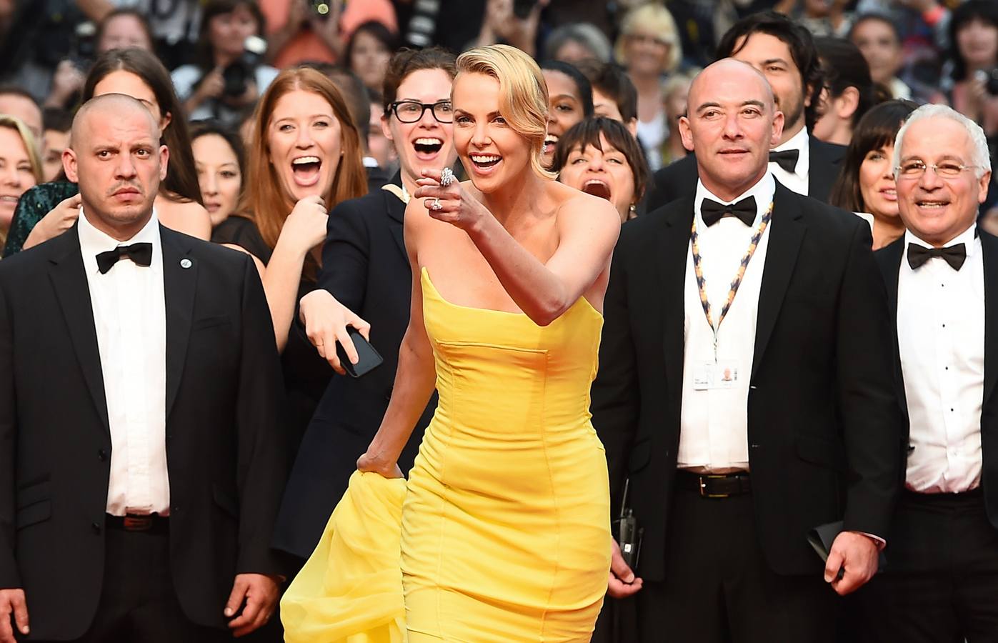 Charlize Theron deslumbra a la alformbra roja del Festival de Cannes