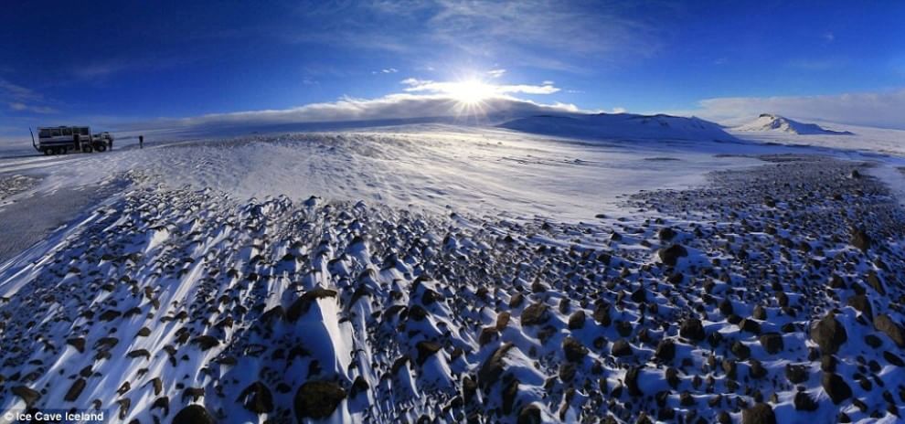 Islandia enseña la cueva de hielo artificial más grande del mundo