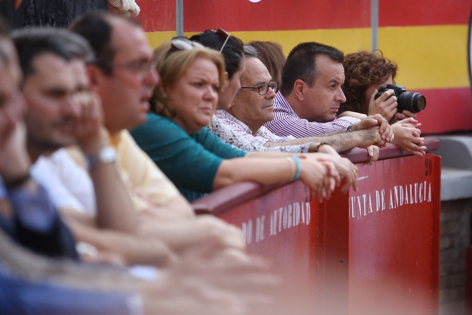 Triunfos de Morante y Talavante y Manzanares, que cae herido, en Granada