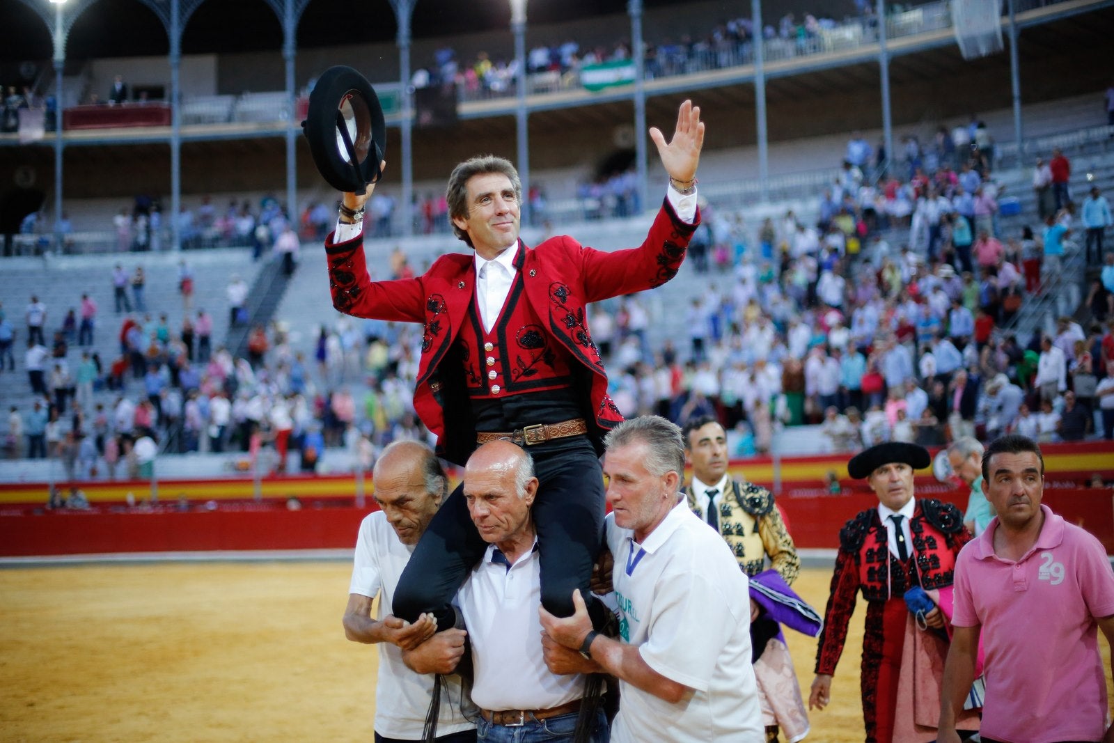 Hermoso de Mendoza pone el broche triunfal a la feria del Corpus de Granada