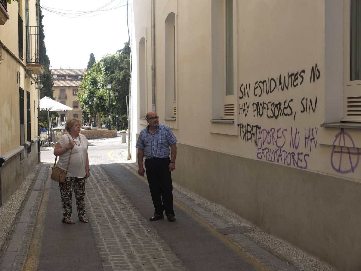 La Hermandad de los Favores denuncia unas pintadas blasfemas