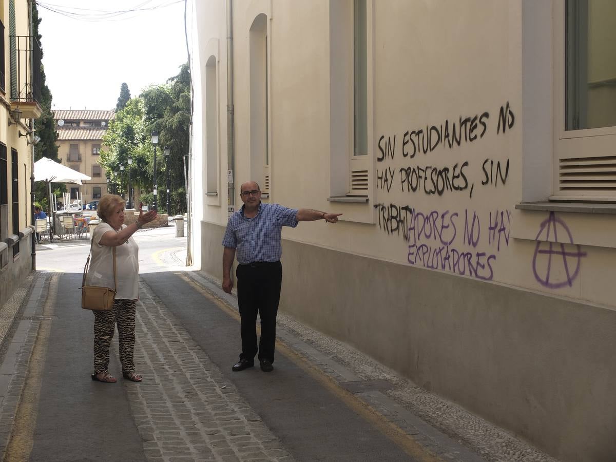La Hermandad de los Favores denuncia unas pintadas blasfemas