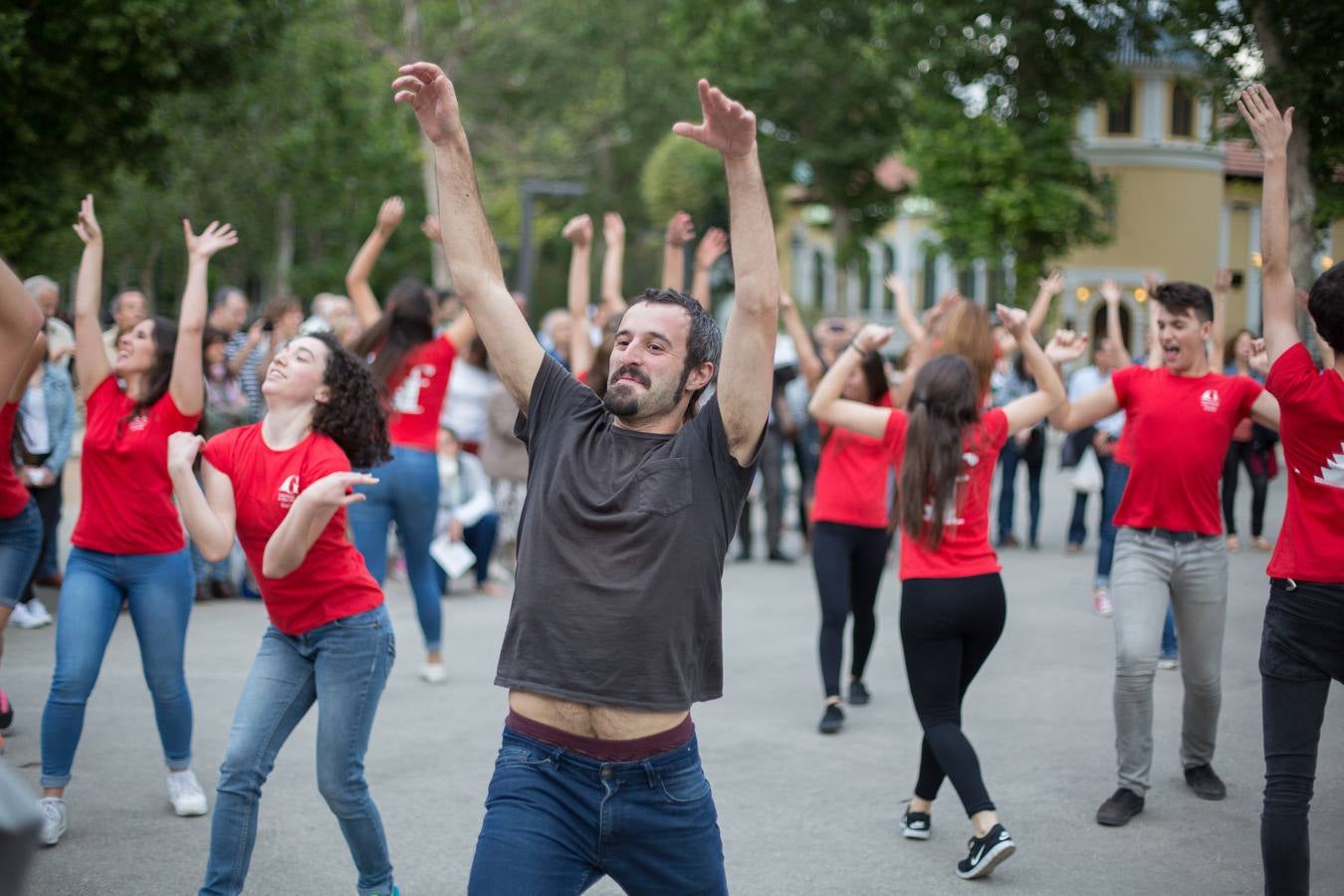 El FEX llena de música y color Granada