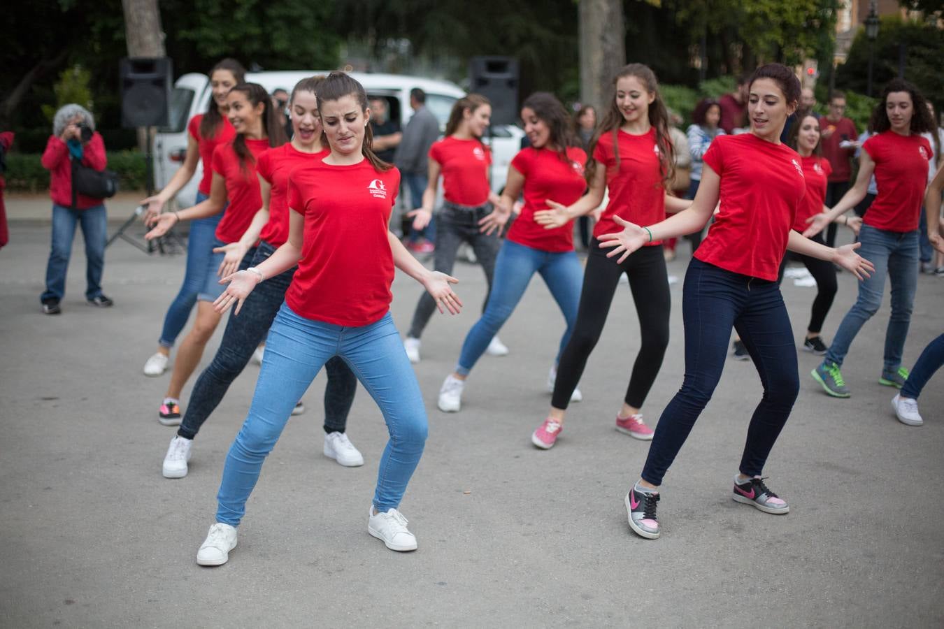 El FEX llena de música y color Granada