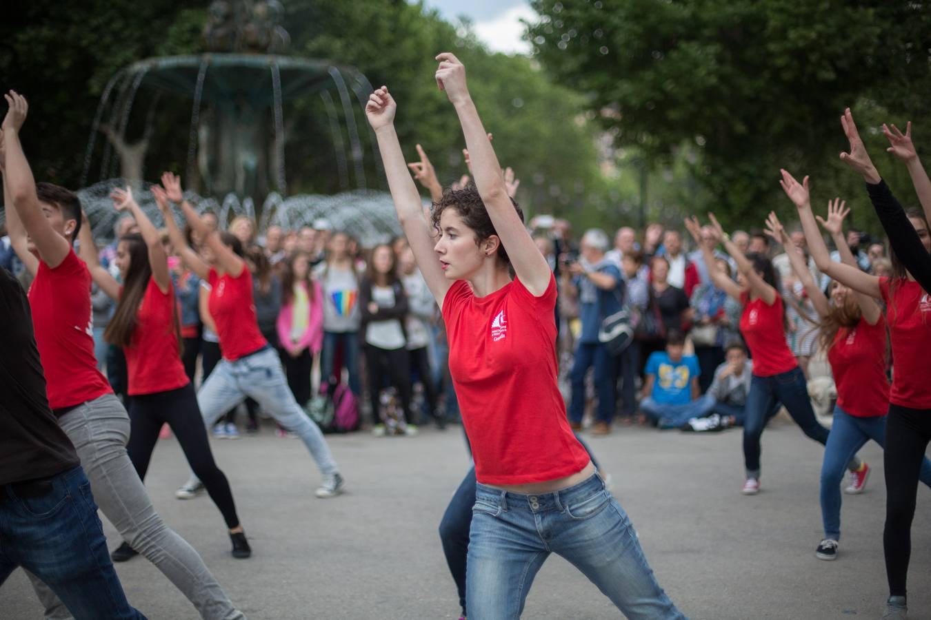El FEX llena de música y color Granada