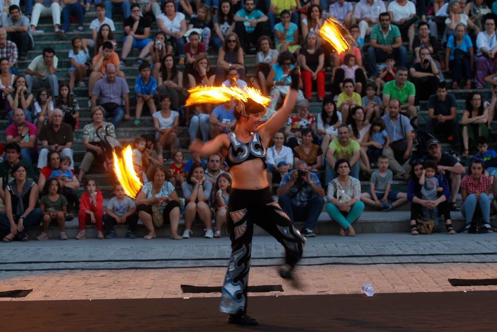 Espectáculo de fuego en el Festival de Extensión