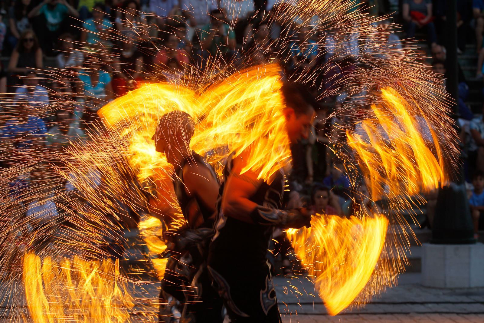 Espectáculo de fuego en el Festival de Extensión