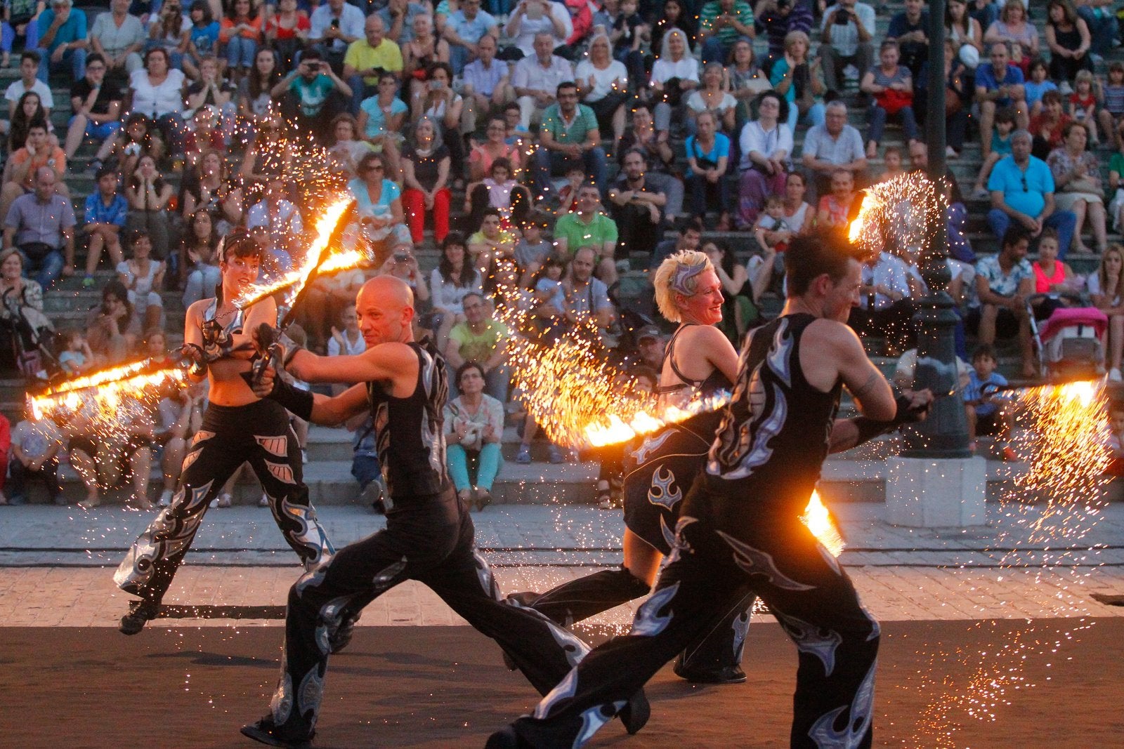 Espectáculo de fuego en el Festival de Extensión
