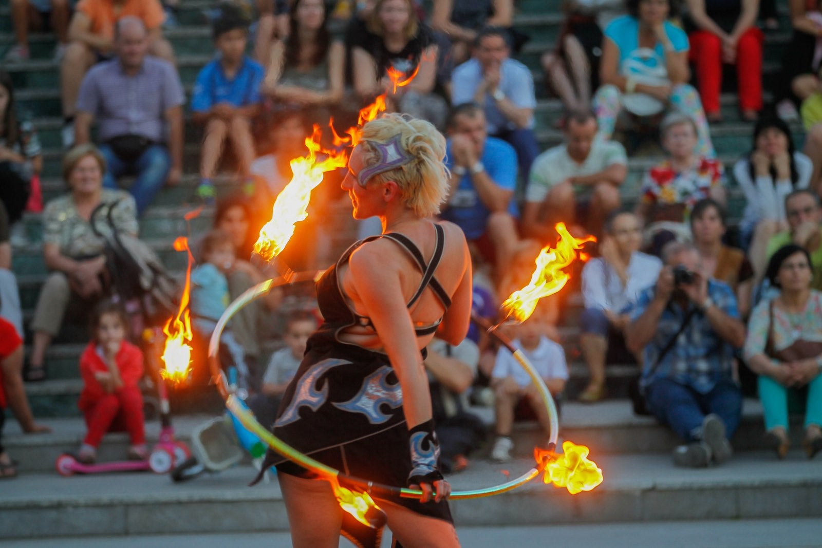 Espectáculo de fuego en el Festival de Extensión