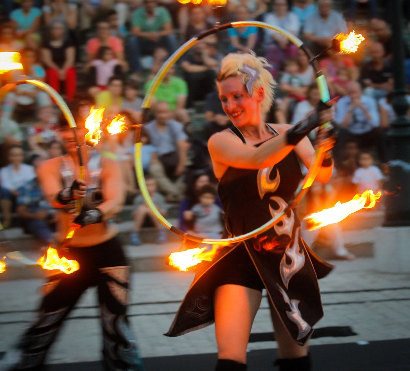 Espectáculo de fuego en el Festival de Extensión