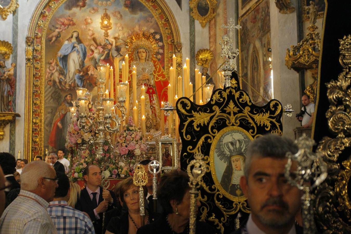 La Virgen del Rosario vuelve a &#039;su&#039; Carrera del Darro