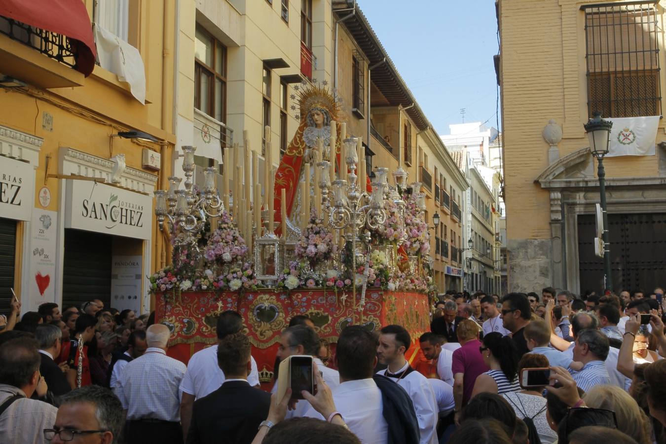 La Virgen del Rosario vuelve a &#039;su&#039; Carrera del Darro