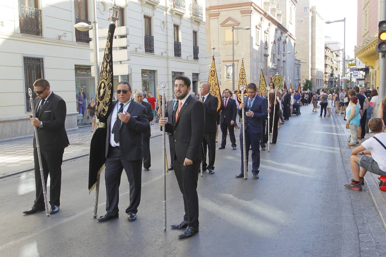 La Virgen del Rosario vuelve a &#039;su&#039; Carrera del Darro