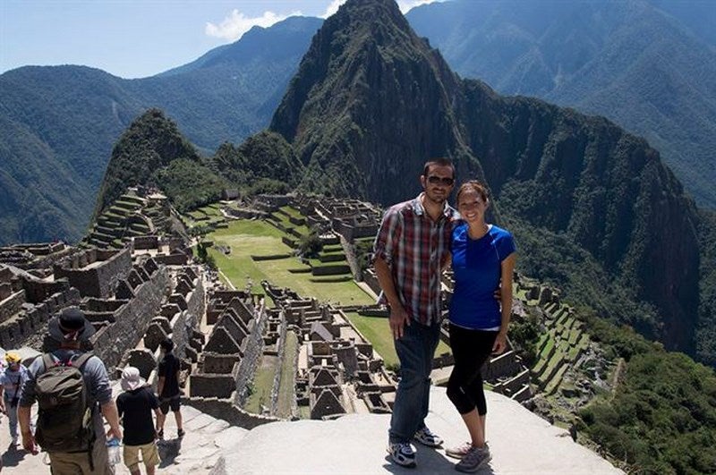 Dejan su monótona vida para recorrer el mundo en un barco con su gato