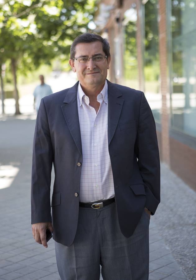 José Entrena. PSOE. Concejal de Villanueva Mesía, su localidad natal. Durante los cuatro años que el PP ha gobernado la Diputación, ha sido el portavoz socialista en la institución.