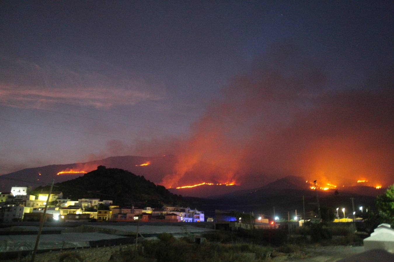 Alerta por un incendio forestal en Gualchos