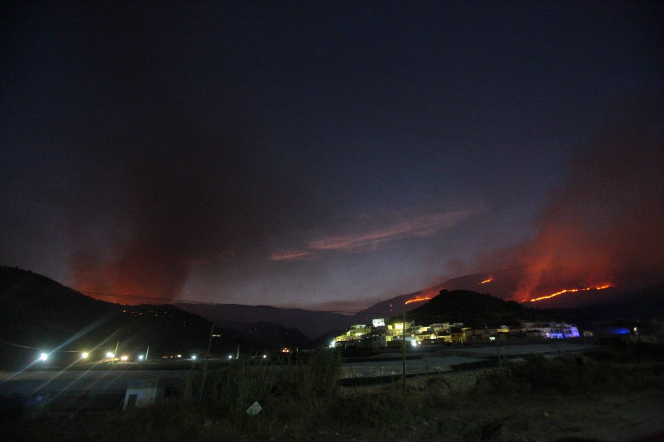 Alerta por un incendio forestal en Gualchos
