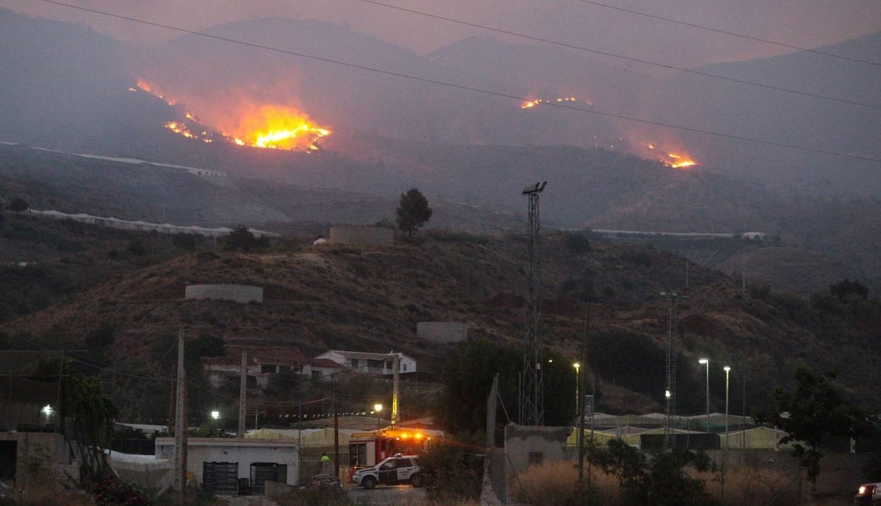 Alerta por un incendio forestal en Gualchos