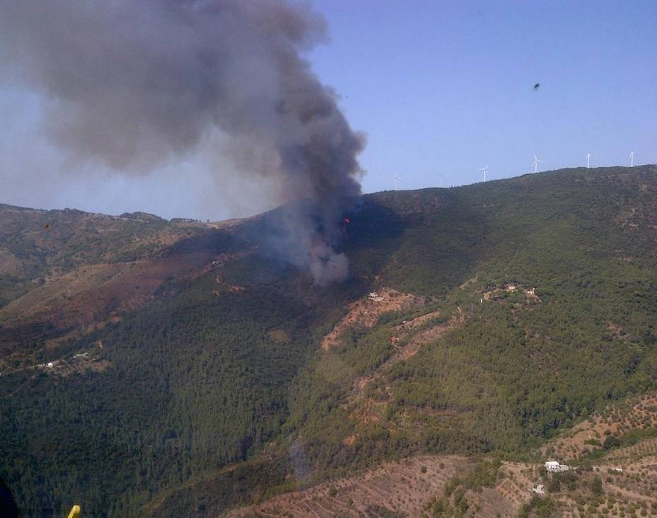 Alerta por un incendio forestal en Gualchos