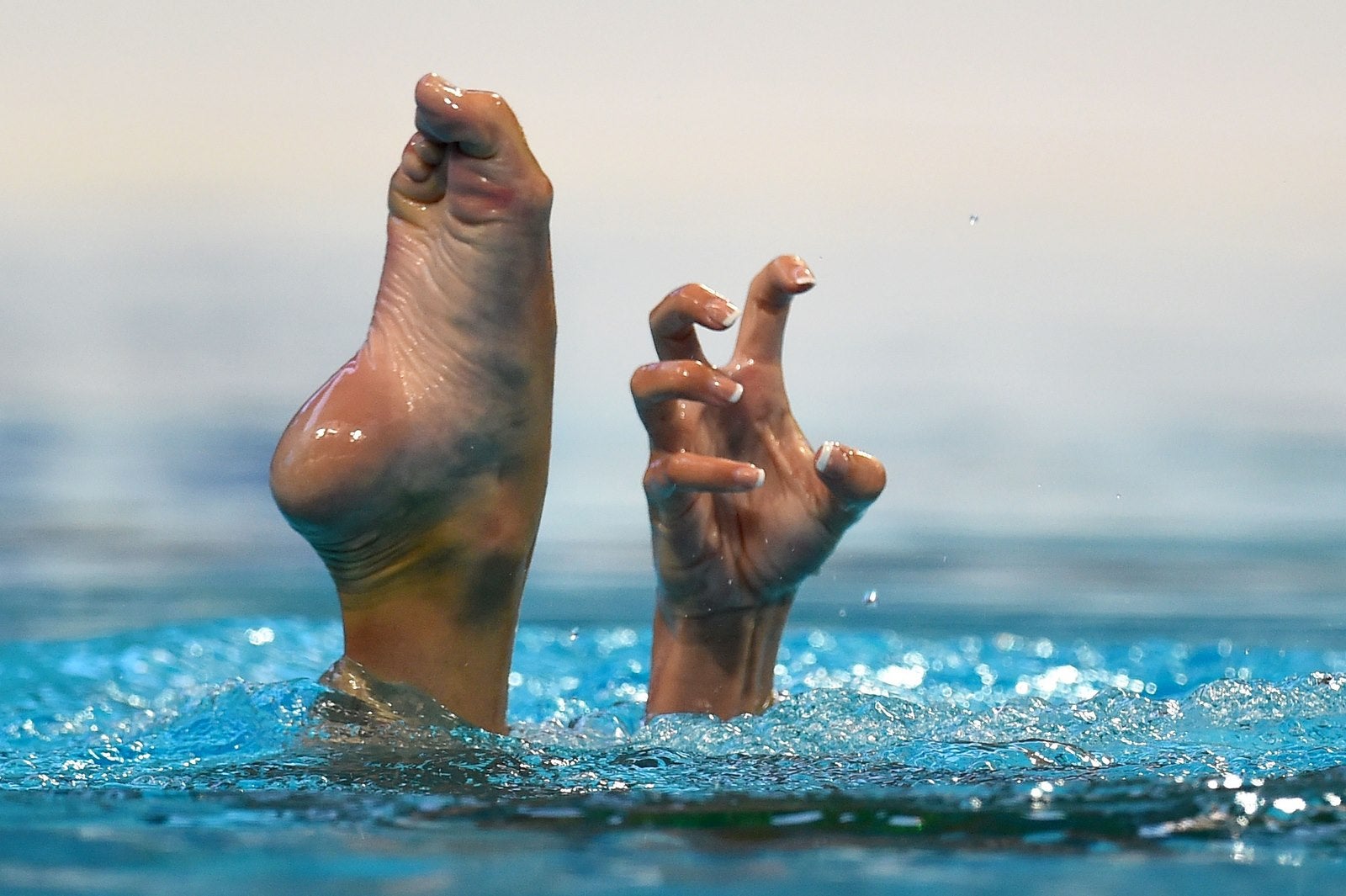 La estadounidense María Killman compite en la final femenina Solo Técnica durante la competición de natación sincronizada en el Campeonato Mundial FINA 2015 en Kazan.