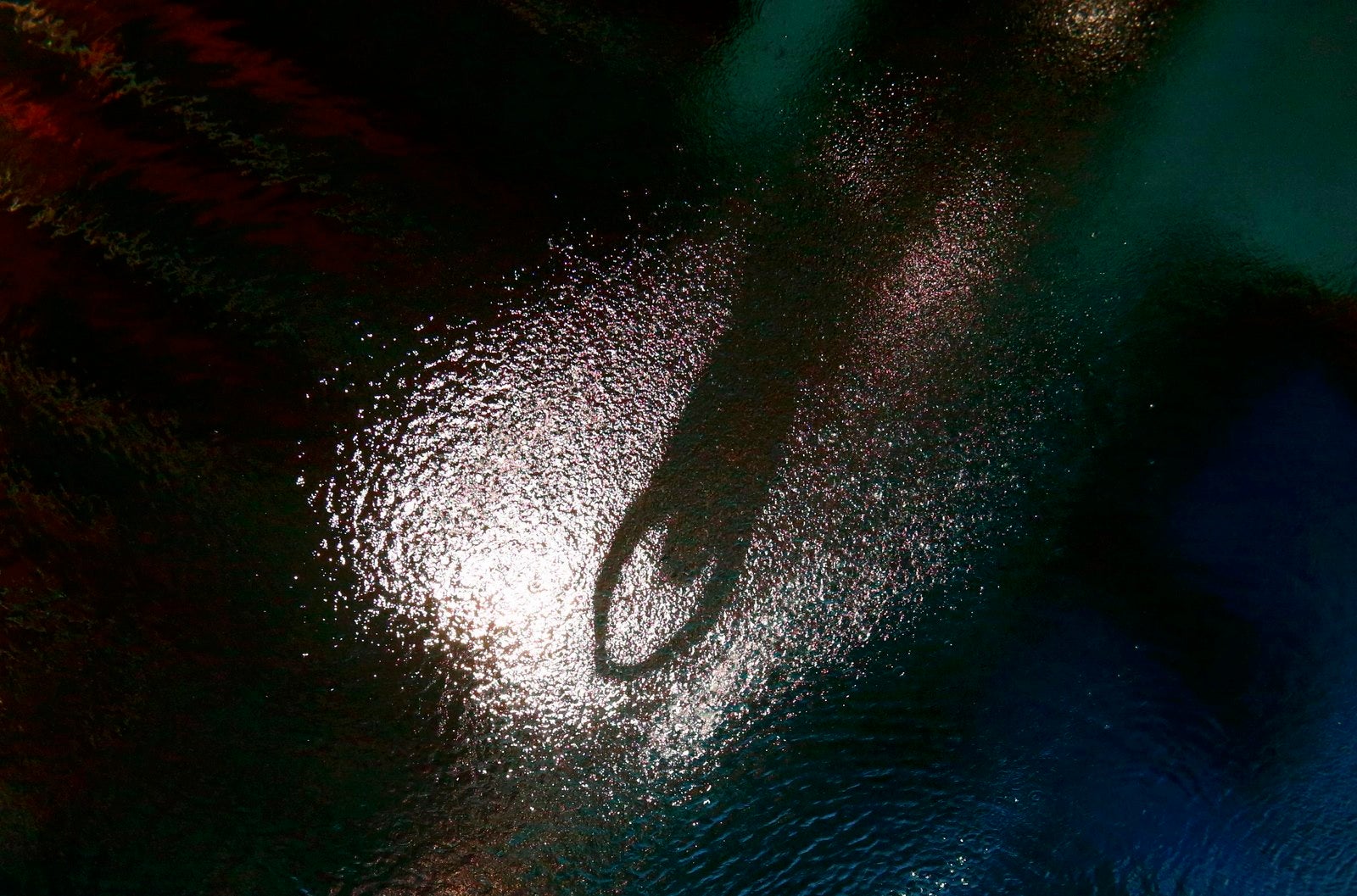 James Connor se sumerge bajo el agua durante el Campeonato Mundial de Natación en Kazan, Rusia.