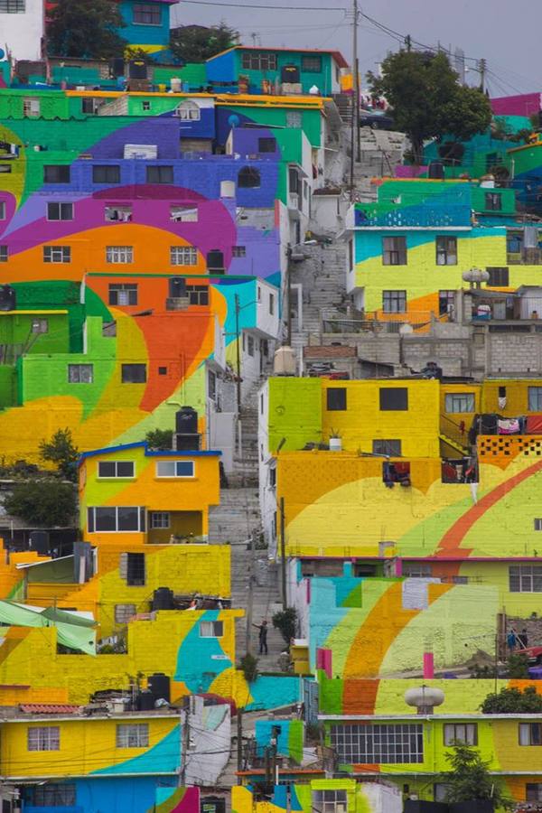 La genial obra multicolor de unos artistas mexicanos en una barriada deprimida