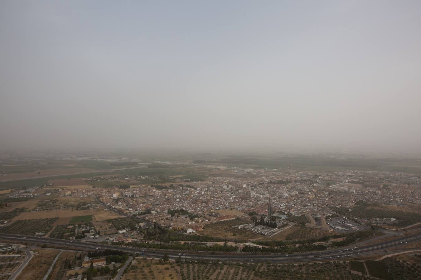 Vista de Granada con el polvo en suspensión