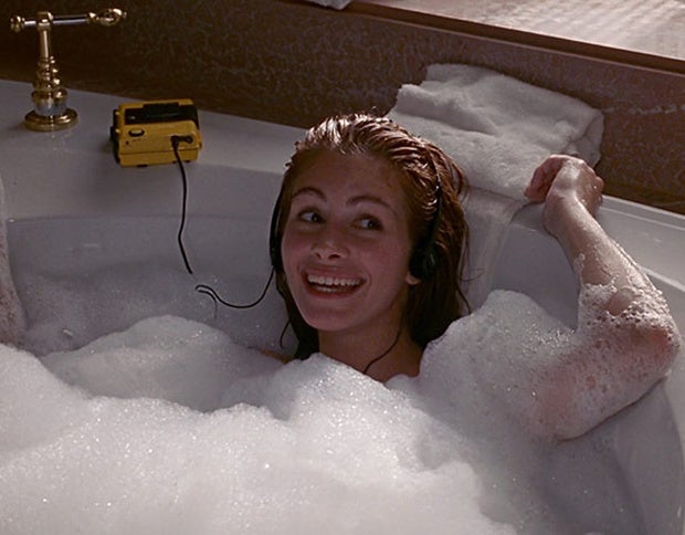 Julia Roberts. La actriz norteamericana encabeza esta lista, Es tan maniática que solo bebe leche de soja y solamente se baña con agua mineral