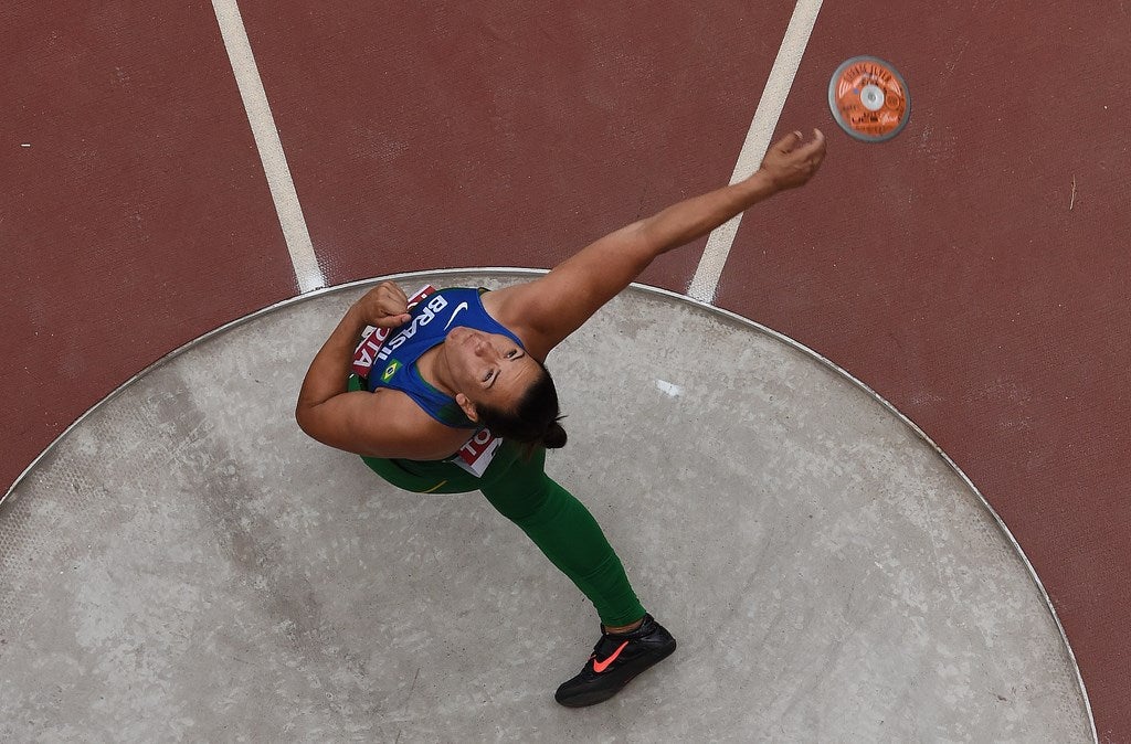 Fernanda Martins compite en la ronda de clasificación de la prueba de lanzamiento de disco de mujeres en el Campeonato Mundial de la IAAF 2015 en el Estadio Nacional de Beijing.