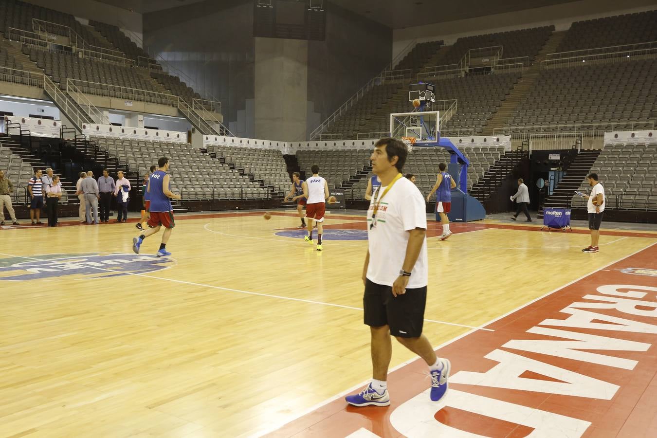 El balón ya bota en el Palacio