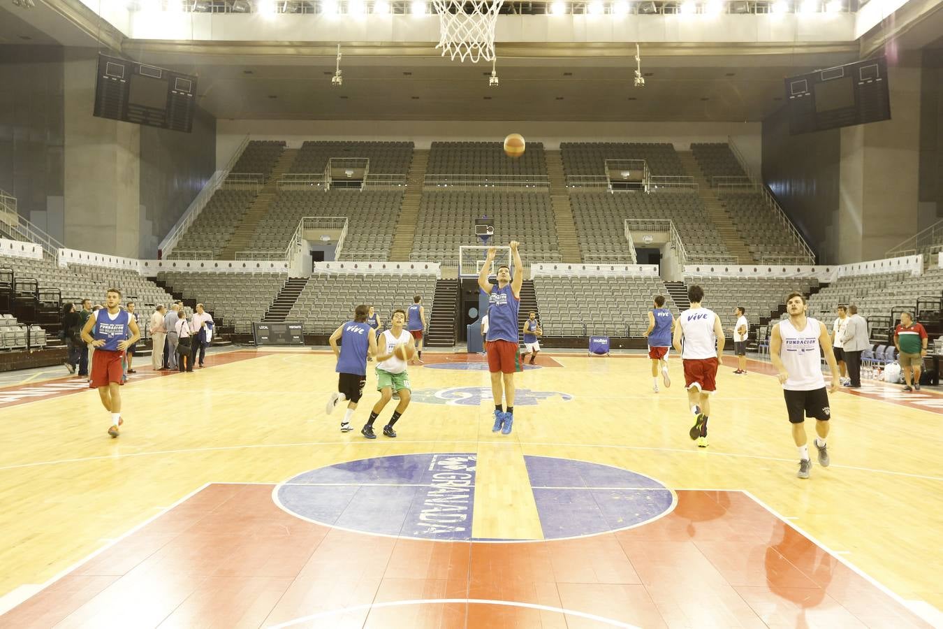 El balón ya bota en el Palacio