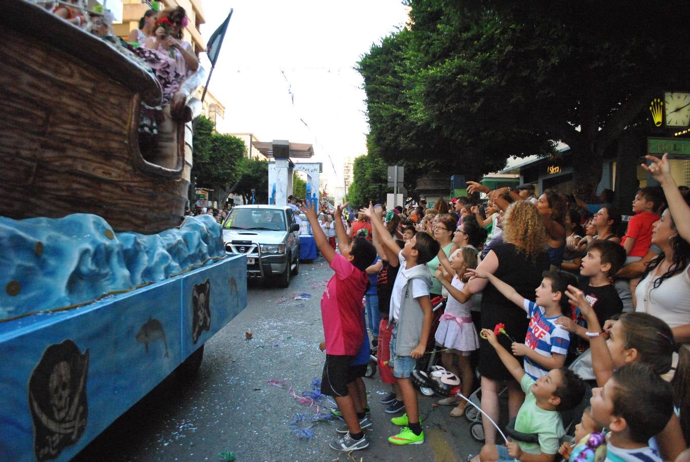 La Batalla de Flores recorre el centro con más confeti que claveles