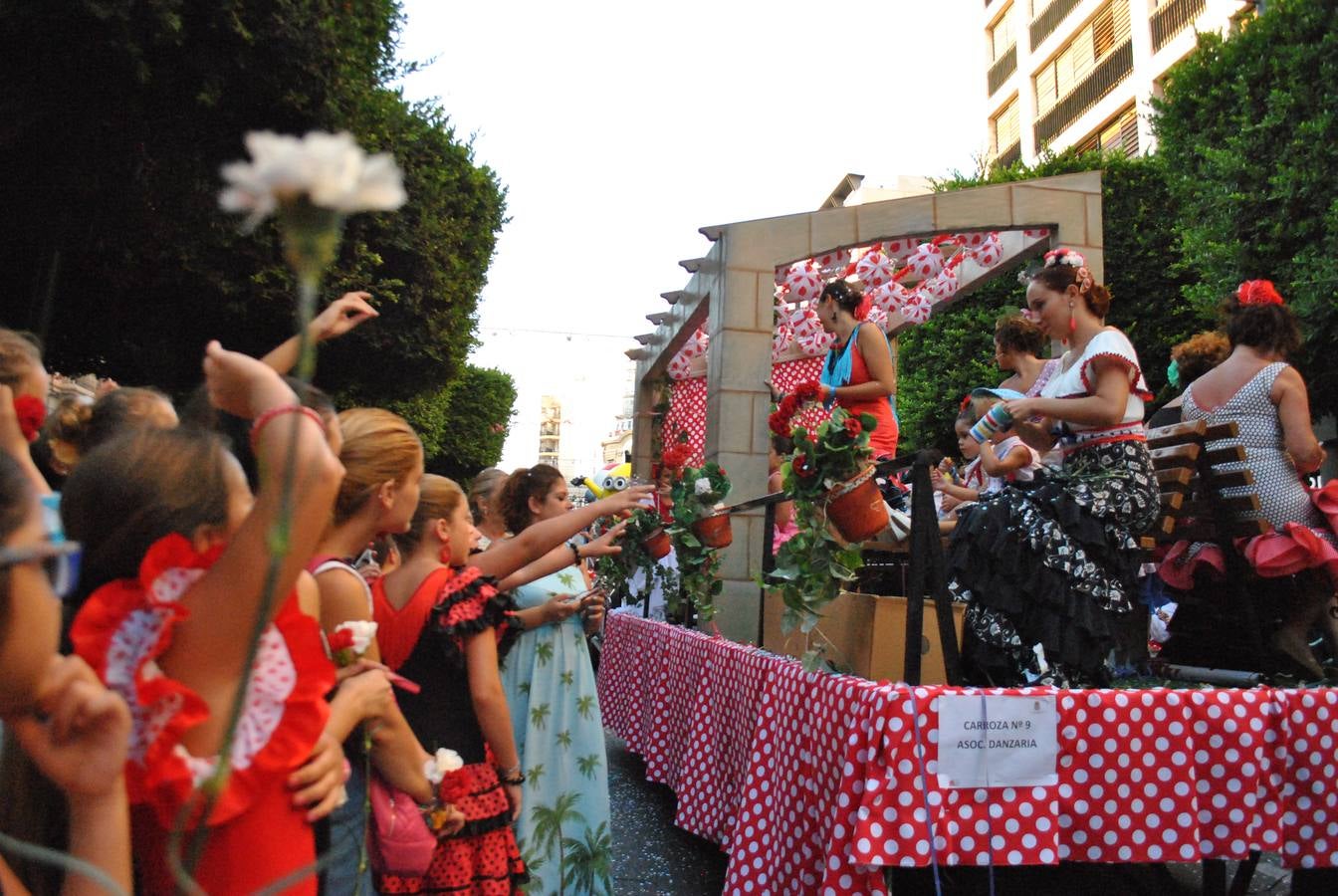 La Batalla de Flores recorre el centro con más confeti que claveles