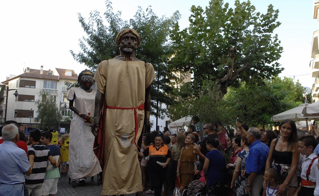 Dúrcal, el pueblo de los &#039;gigantes&#039; y &#039;cabezudos&#039;