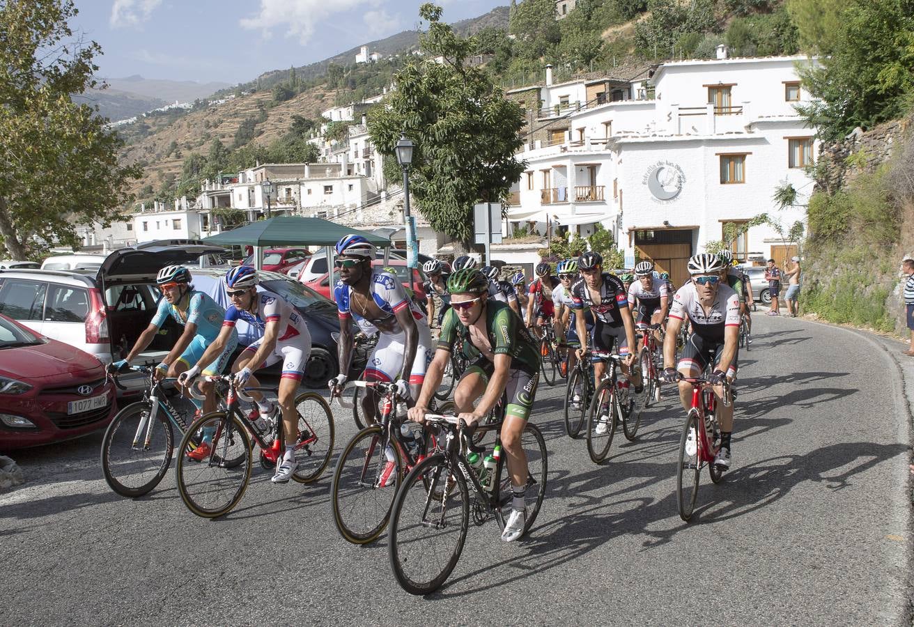 La Vuelta se recrea en la Alpujarra