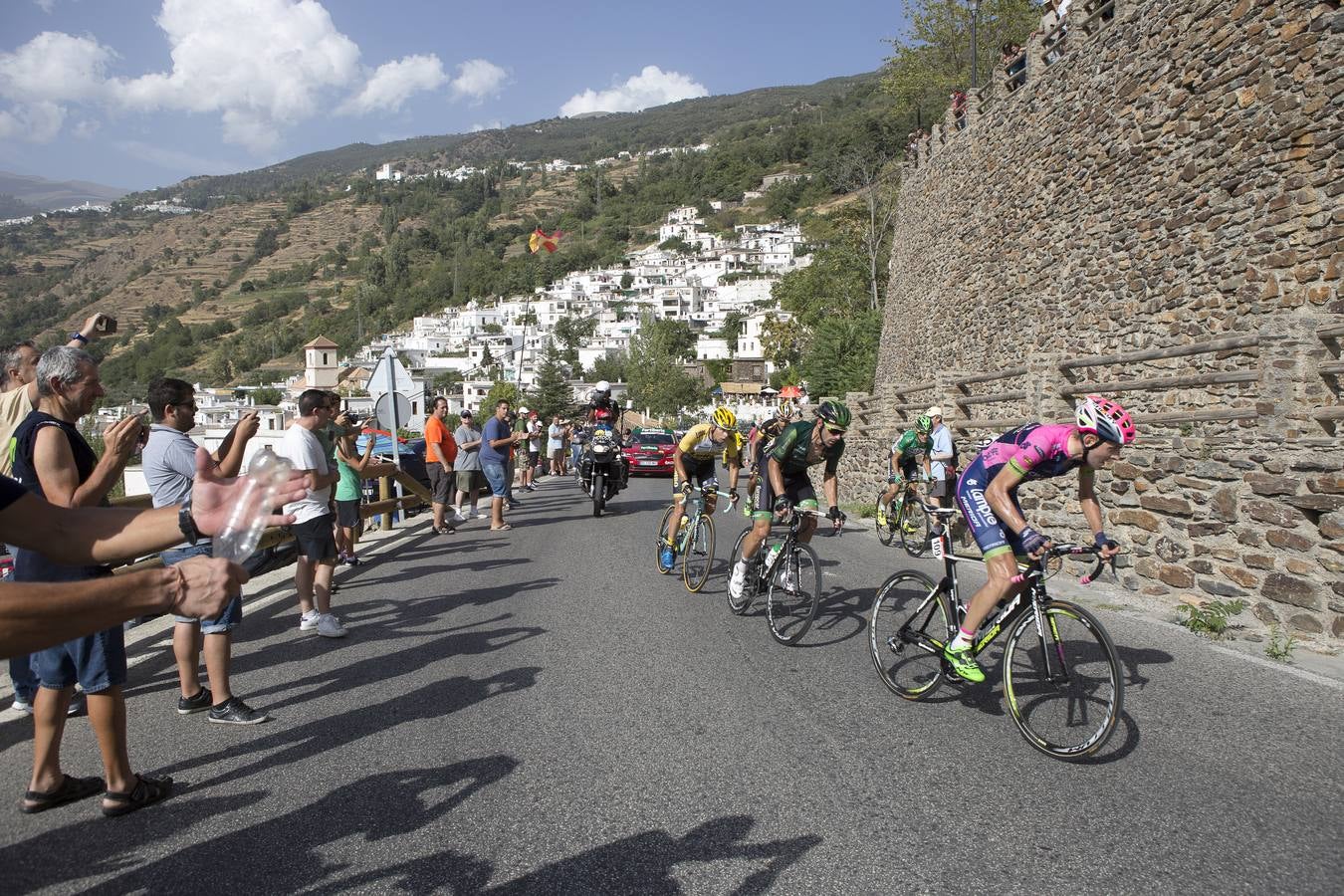La Vuelta se recrea en la Alpujarra