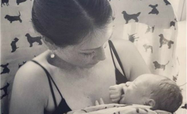 Lucy Liu. La estrella de 'Kill Bill' se convirtió en madre por primera vez a sus 46 años y presentó a su hijo a través de Instagram como "el pequeño nuevo hombre de mi vida, Rockwell Lloyd Liu", junto a una fotografía en la que lo tiene en brazos. 