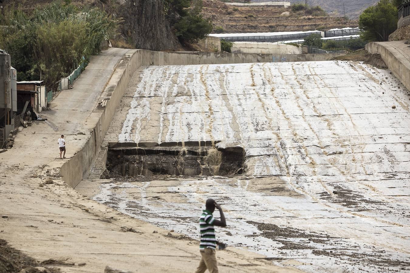 Los invernaderos de Albuñol quedan anegados por la lluvia